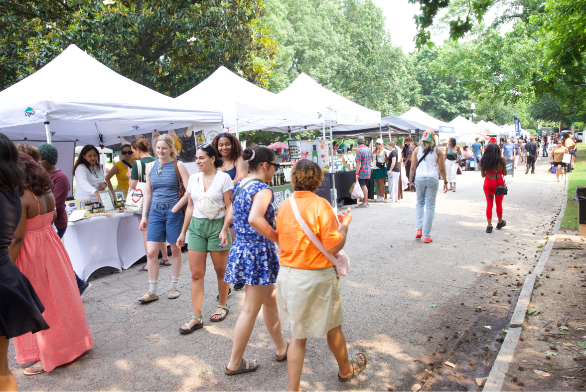 Crowd at previous market in Piedmont Park