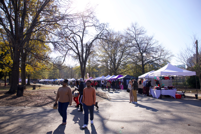 Crowd at previous market in Piedmont Park