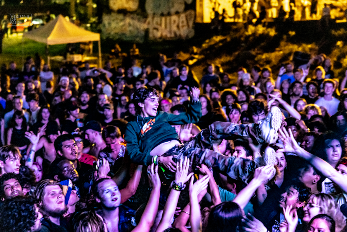 Crowd at previous market in Piedmont Park