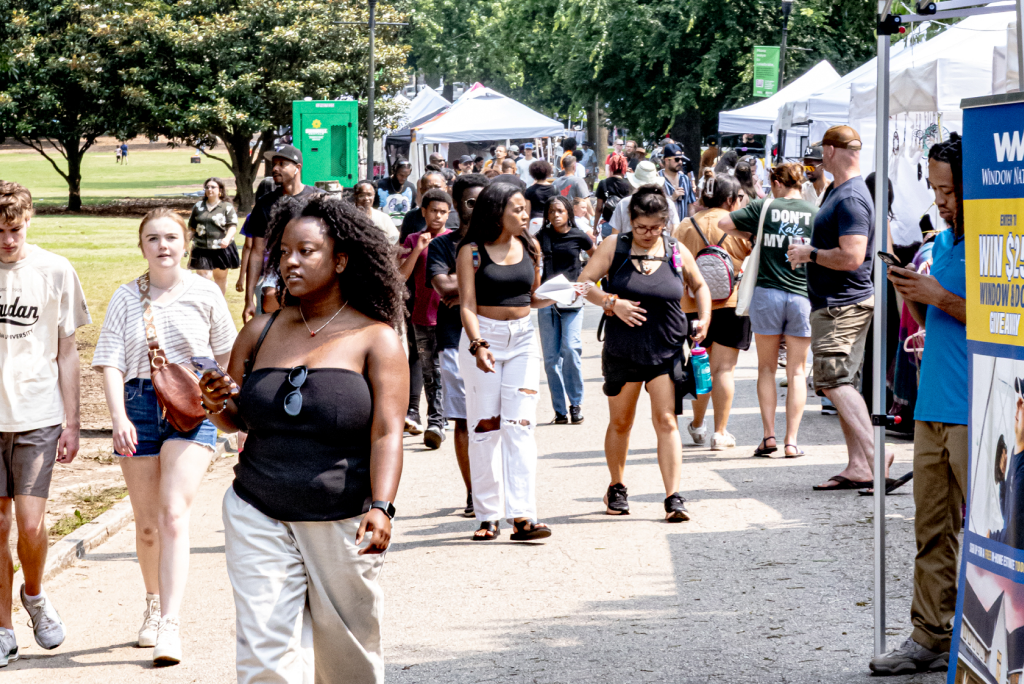 Crowd at previous market in Piedmont Park