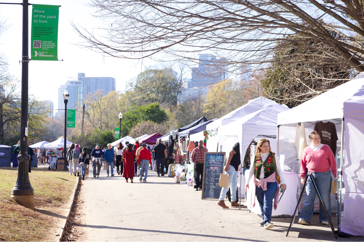 Crowd at previous market in Piedmont Park