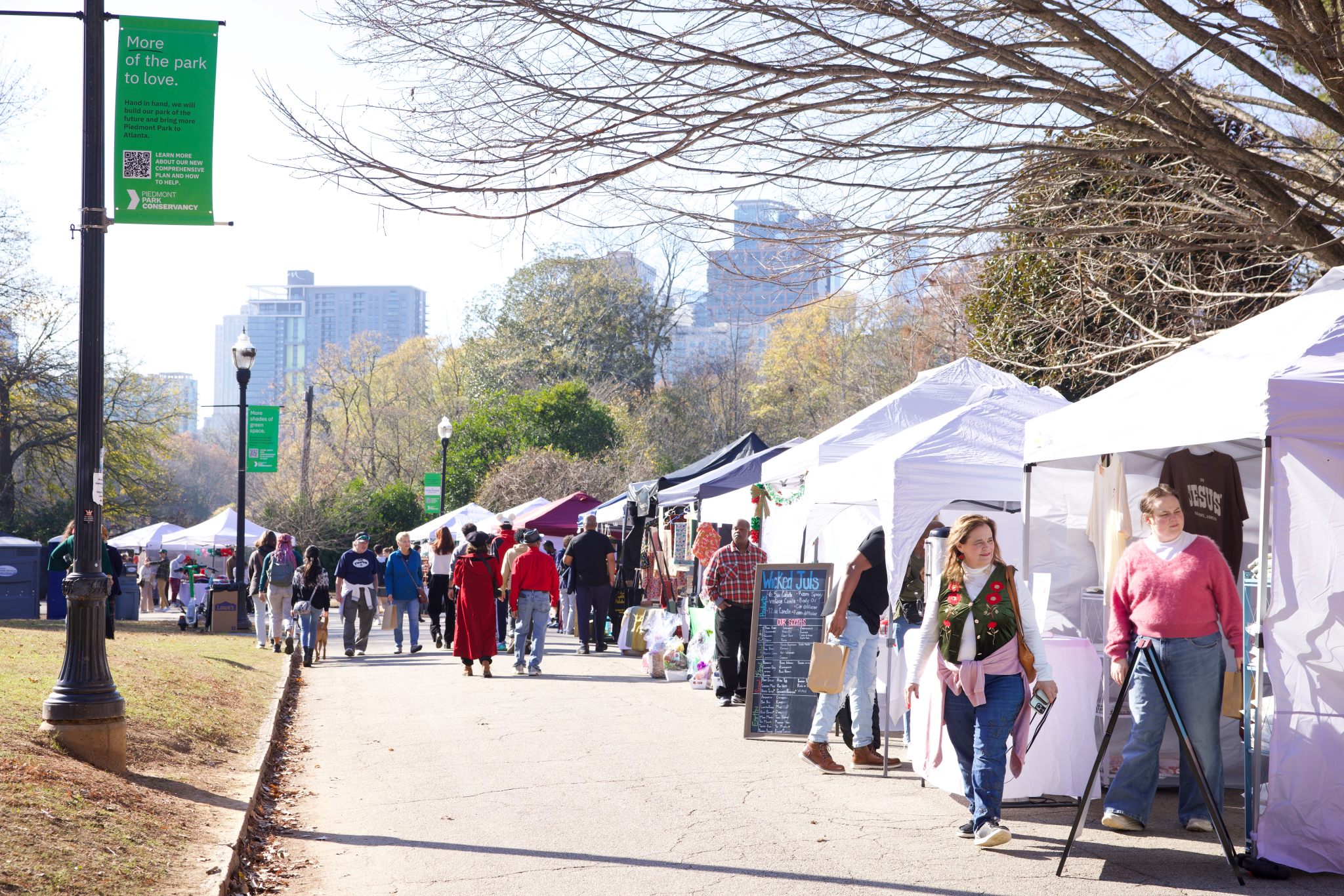 Crowd at previous market in Piedmont Park