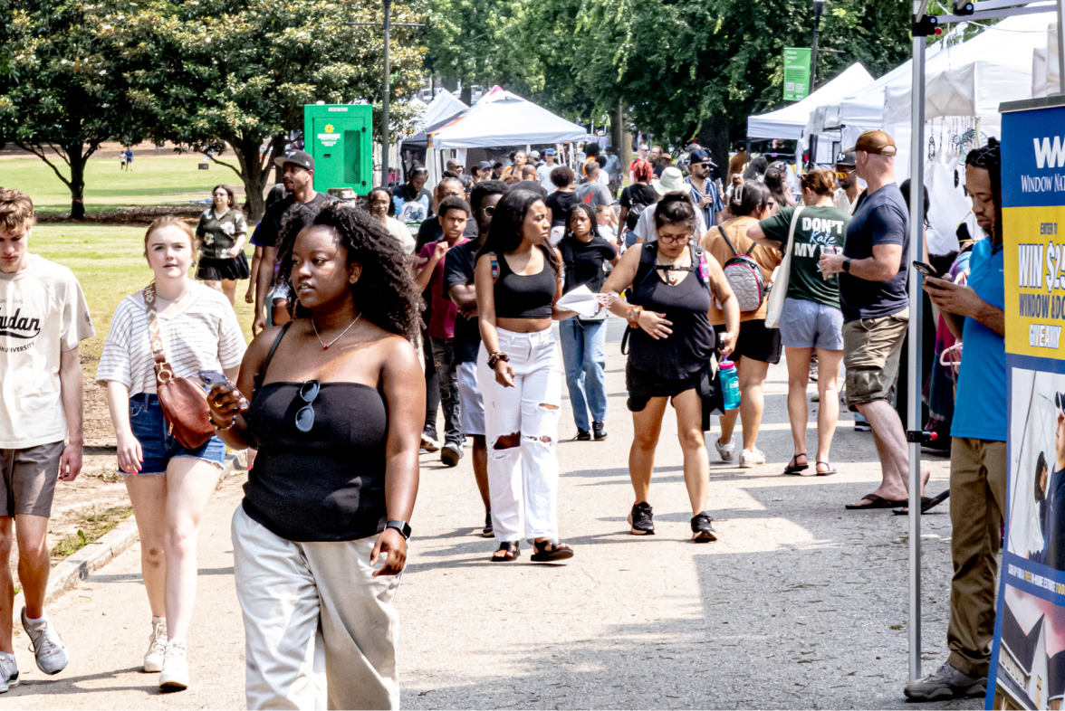 Crowd at previous market in Piedmont Park